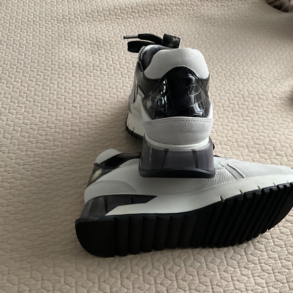 Softwaves athletic shoes - Picture 2 of 4